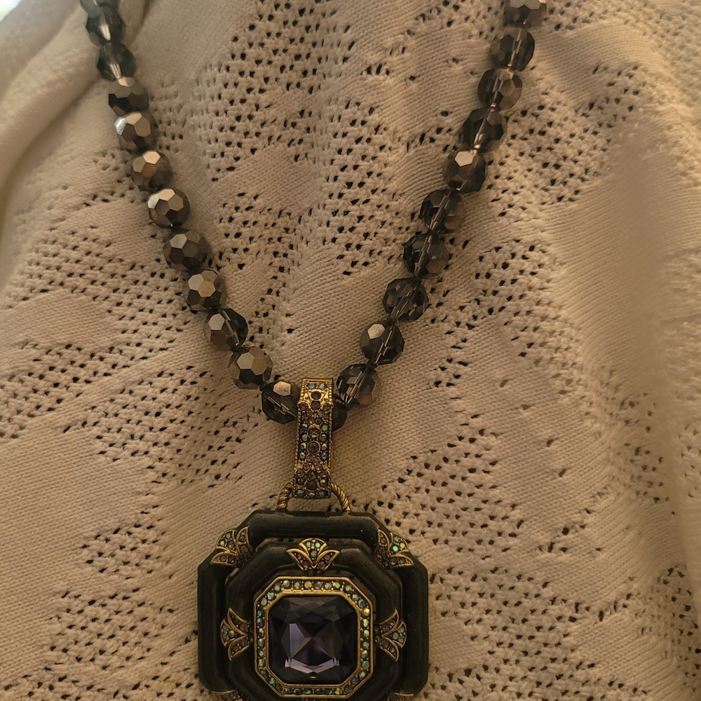 Elegant Black and Gold Pendant Necklace